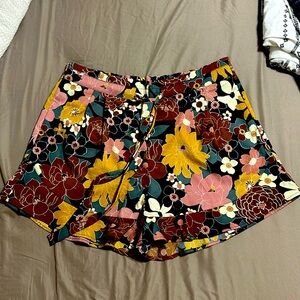 DR2 Floral Ruffle Short with Elastic Waist